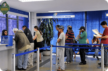 Capa do resultado: Fila do INSS para perícia médica impede acesso ao auxílio-doença